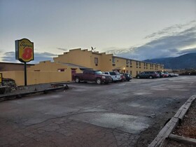 Super 8 by Wyndham Taos
