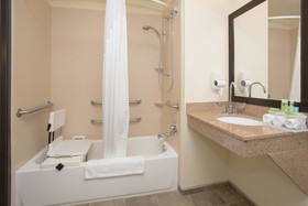 Holiday Inn Express Hotel & Suites Truth