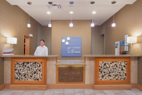 Holiday Inn Express Hotel & Suites Truth