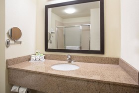 Holiday Inn Express Hotel & Suites Truth