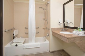 Holiday Inn Express Hotel & Suites Truth