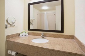 Holiday Inn Express Hotel & Suites Truth