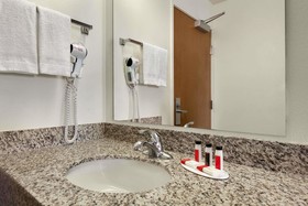 Travelodge by Wyndham Vaughn