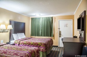 Amherst Inn & Suites