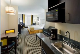 Holiday Inn Express Hotel & Suites Batavia - Darien Lake