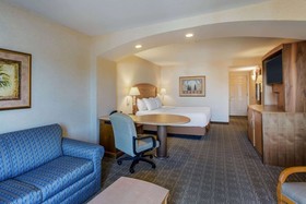 La Quinta Inn & Suites by Wyndham Islip - MacArthur Airport