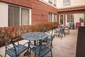 La Quinta Inn & Suites by Wyndham Islip - MacArthur Airport