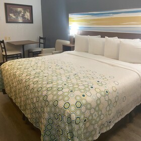 HomeTowne Studios by Red Roof Buffalo - Niagara Airport