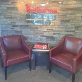HomeTowne Studios by Red Roof Buffalo - Niagara Airport