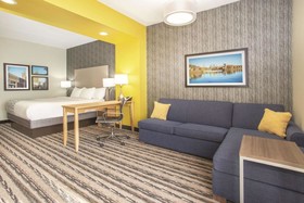 La Quinta Inn & Suites by Wyndham Buffalo Amherst