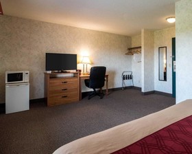 Econo Lodge Inn & Suites