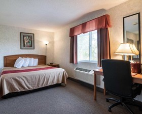 Econo Lodge Inn & Suites