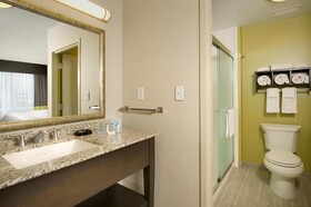 Hampton Inn & Suites Buffalo Airport