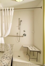 Hampton Inn & Suites Buffalo Airport
