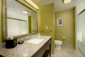 Hampton Inn & Suites Buffalo Airport