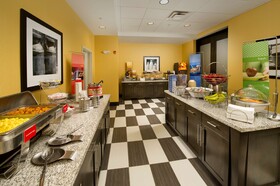 Hampton Inn & Suites Buffalo Airport