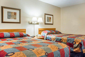 Econo Lodge Darien Lakes