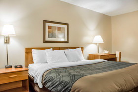 Econo Lodge Darien Lakes