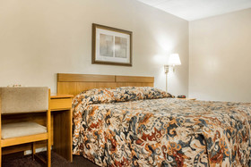 Econo Lodge Darien Lakes