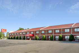 Econo Lodge Darien Lakes