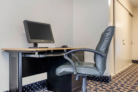 Econo Lodge Darien Lakes