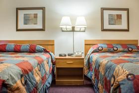 Econo Lodge Darien Lakes