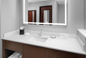 Hampton Inn & Suites by Hilton Long Island Farmingdale