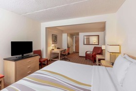 La Quinta Inn & Suites by Wyndham Garden City