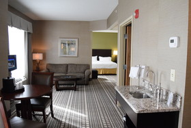 Holiday Inn Express & Suites Geneva Finger Lakes