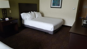 Holiday Inn Express & Suites Geneva Finger Lakes