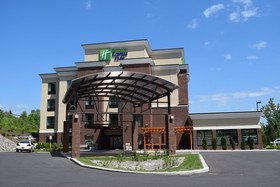 Holiday Inn Express & Suites Geneva Finger Lakes