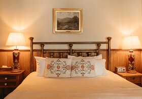 Deer Mountain Inn