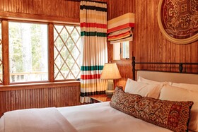 Deer Mountain Inn