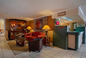 Red Roof Inn & Suites