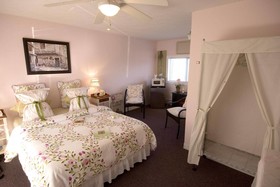 The Savannah House Wine Country Inn and Cottages