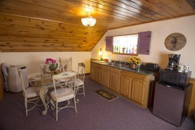 The Savannah House Wine Country Inn and Cottages