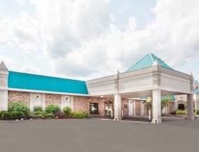 Cayuga Blu Hotel