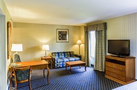 Hampton Inn & Suites Jamestown