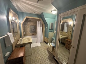 The Oaks B&B Hotel and Spiritual Center
