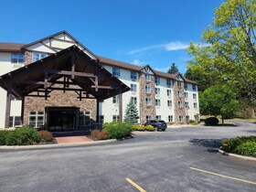 La Quinta Inn & Suites by Wyndham Lake George