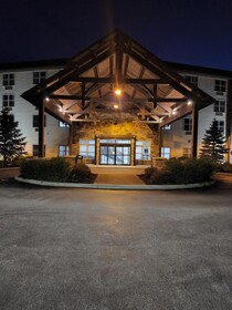 La Quinta Inn & Suites by Wyndham Lake George