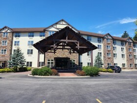 La Quinta Inn & Suites by Wyndham Lake George