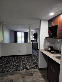 La Quinta Inn & Suites by Wyndham Lake George