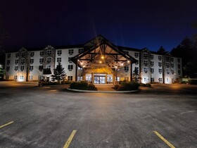 La Quinta Inn & Suites by Wyndham Lake George