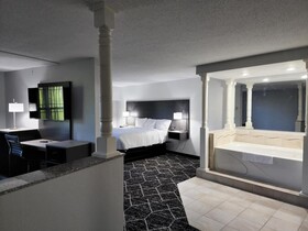La Quinta Inn & Suites by Wyndham Lake George