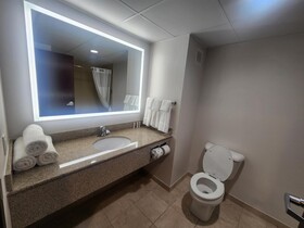 La Quinta Inn & Suites by Wyndham Lake George
