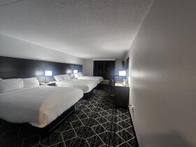 La Quinta Inn & Suites by Wyndham Lake George