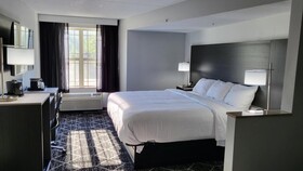 La Quinta Inn & Suites by Wyndham Lake George