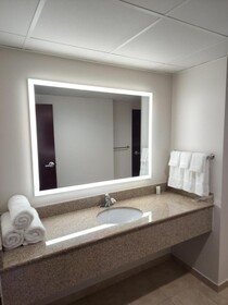 La Quinta Inn & Suites by Wyndham Lake George