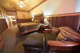 The Lodges at Cresthaven